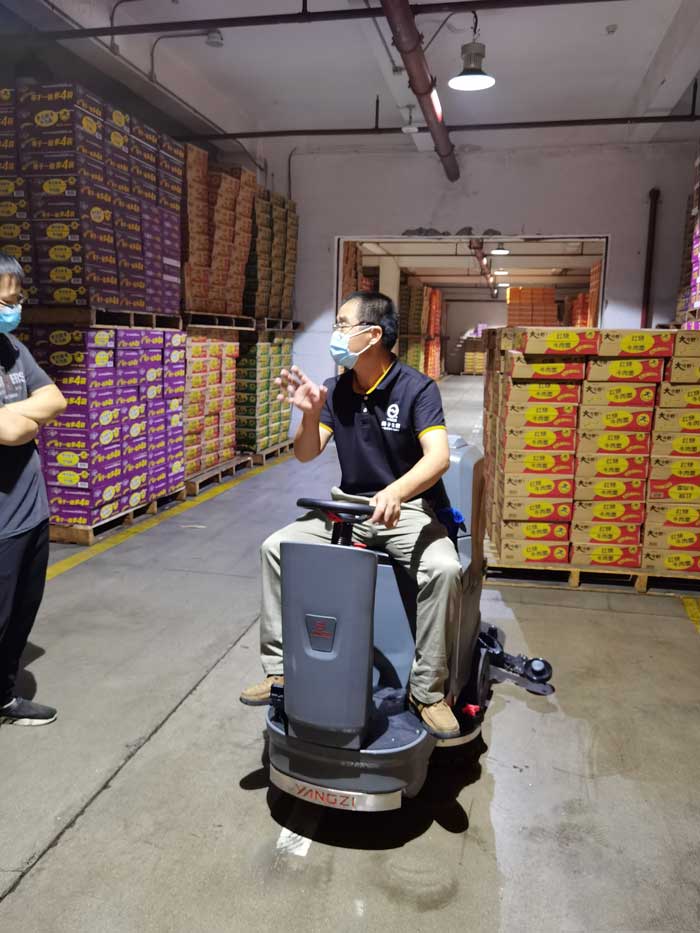 食品工廠為什么選用自動洗地機(jī) 食品工廠為什么選用自動洗地機(jī)