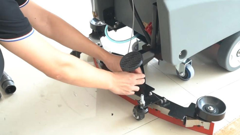 洗地機:糾正三種常見吸水扒問題 洗地機:糾正三種常見吸水扒問題