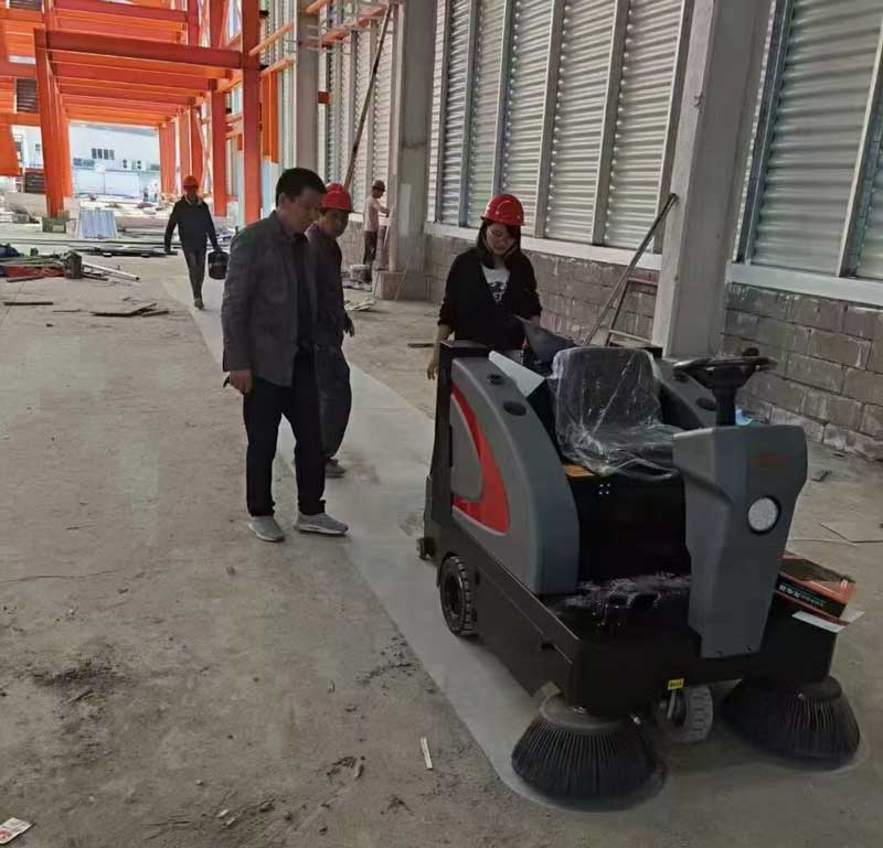 小型掃地車為何受到工廠車間的歡迎 小型掃地車為何受到工廠車間的歡迎