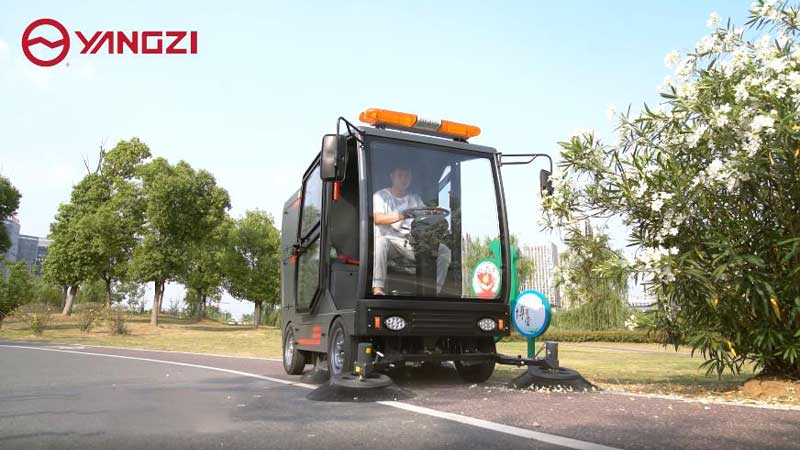 八個技巧教你如何快速保養駕駛式掃地機