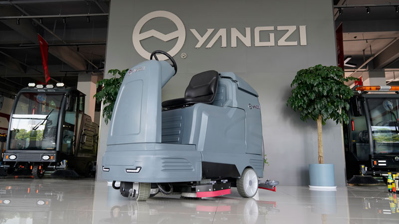 購(gòu)買駕駛式洗地機(jī)時(shí)要注意的八件事 購(gòu)買駕駛式洗地機(jī)時(shí)要注意的八件事