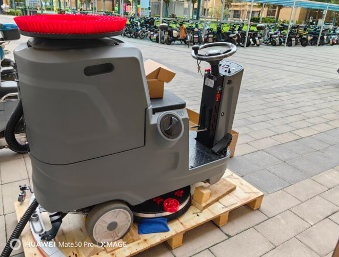 駕駛式洗地機(jī)多少錢一臺 駕駛式洗地機(jī)多少錢一臺