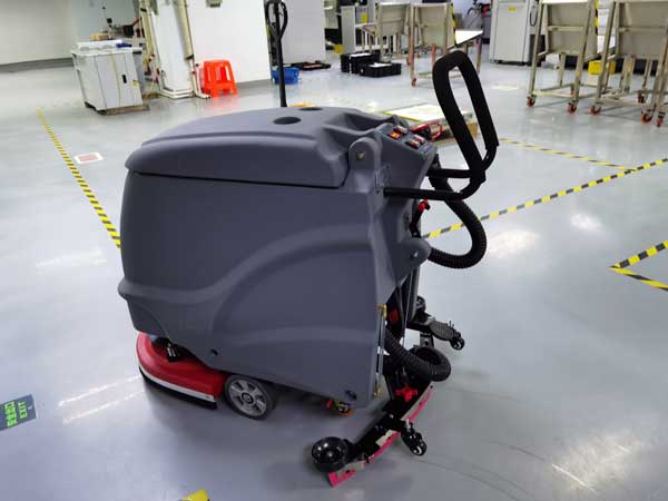 洗地機選購技術(shù)總結(jié)(圖2) 手推式洗地機