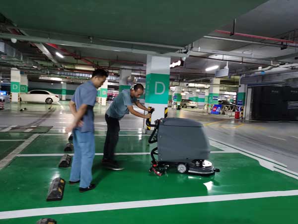 全自動洗地機進(jìn)水了還能接著用嗎